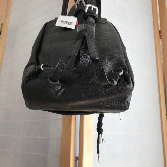 NWT black MNG black crinkle vinyl backpack zips - Picture 4 of 7